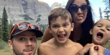 Hero dad saves his wife and kids from a wolf during a camping trip