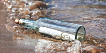 Boy decides to throw a message in a bottle in the water, 9 years later he gets a huge suprise