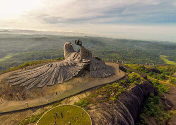 Artist spent 10 years of his life to create the largest bird statue in the world
