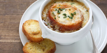 A quick recipe for awesome French onion soup