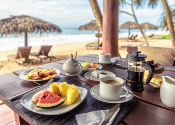 How to eat well on vacation without breaking the bank