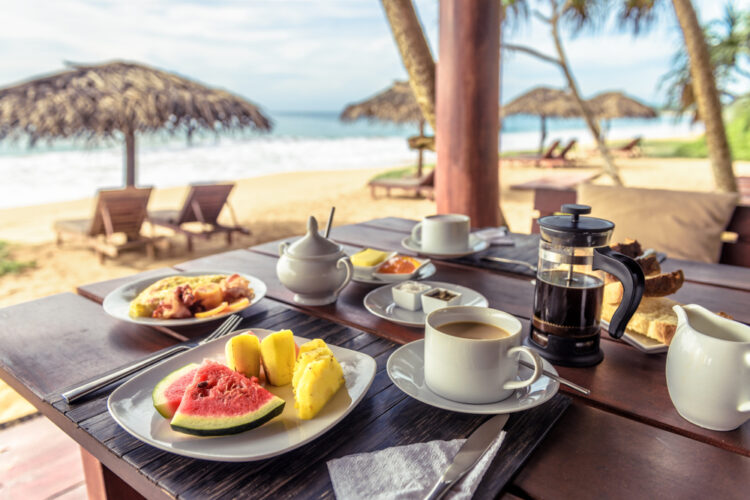 How to eat well on vacation without breaking the bank