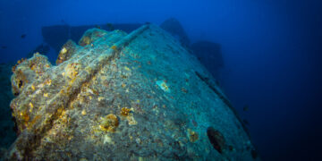 The story of the first manned journey to the sunken Titanic wreck