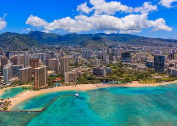 Waikiki Beach in Hawaii: why is it in trouble?
