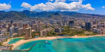Waikiki Beach in Hawaii: why is it in trouble?