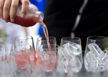 How to keep your ice tasting fresh and nice ?