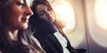 3 Tips to sleep better on planes