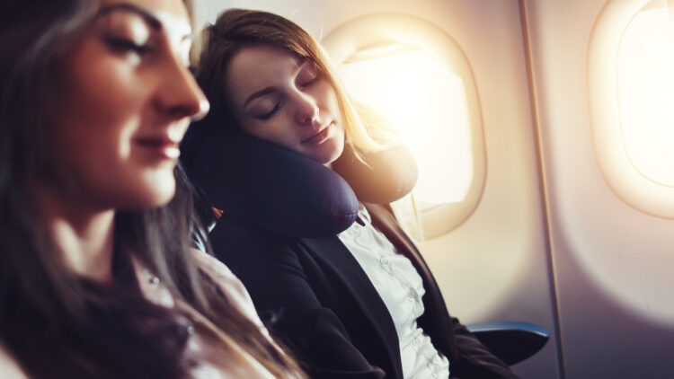 3 Tips to sleep better on planes